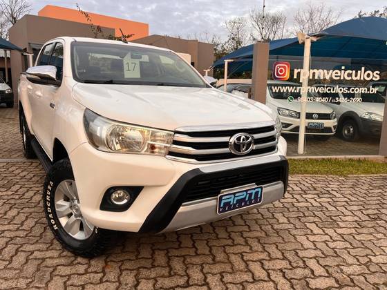 TOYOTA HILUX 2.8 SR 4X4 CD 16V DIESEL 4P AUTOMÁTICO TOYOTA HILUX 2.8 SR 4X4 CD 16V DIESEL 4P AUTOMÁTICO